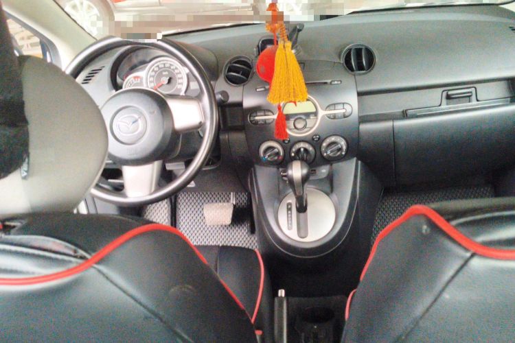 Used Mazda 2 2012 Sedan XuanDong 1.5L Automatic Fashion Edition Center Console