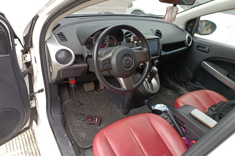 Used Mazda 2 2012 Hatchback Xuan Dong 1.5L Automatic Value Edition Center Console