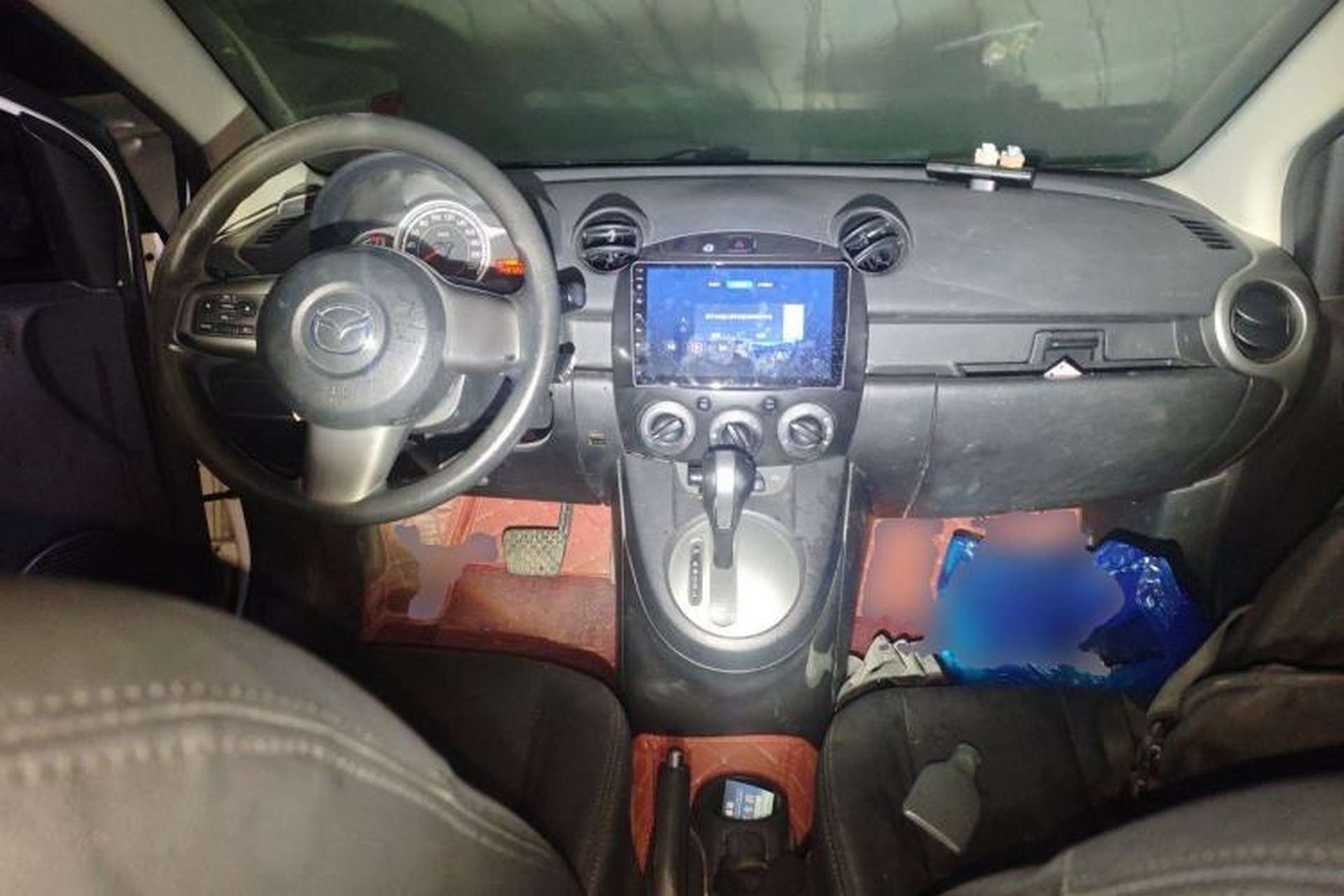 Used Mazda 2 2012 Hatchback Xuan Dong 1.5L Automatic Value Edition Center Console