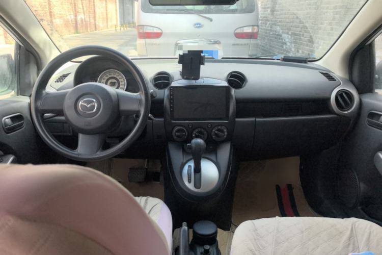 Used Mazda 2 2012 Hatchback Xuan Dong 1.3L Automatic Standard Edition Center Console