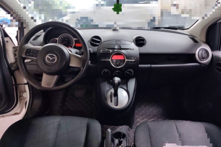 Used Mazda 2 2012 Hatchback Xuan Dong 1.5L Automatic Value Edition Center Console