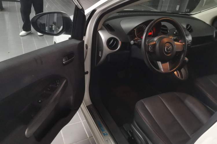 Used Mazda 2 2012 Hatchback Xuan Dong 1.5L Automatic Value Edition Driver Seat