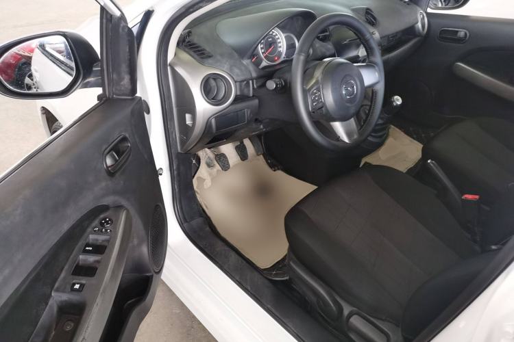 Used Mazda 2 2012 Sedan XuanDong 1.5L Manual Fashion Edition Driver Seat