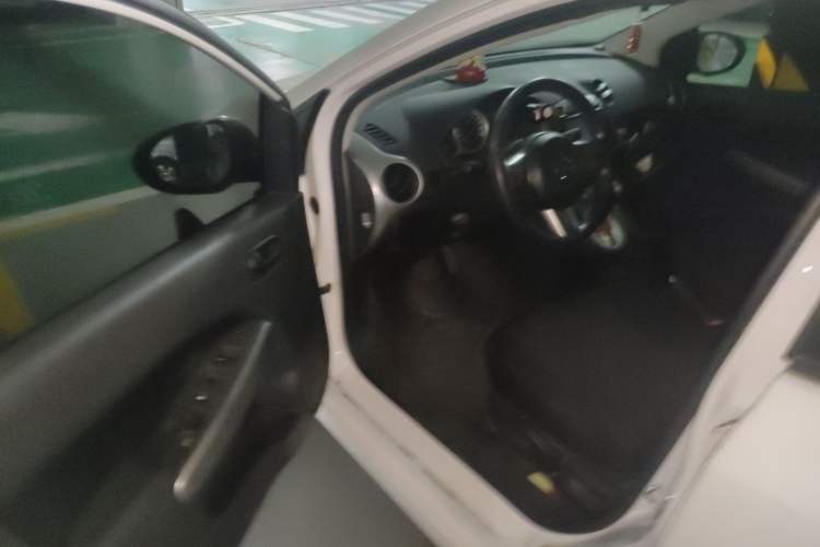 Used Mazda 2 2012 Hatchback Xuan Dong 1.5L Automatic Value Edition Driver Seat
