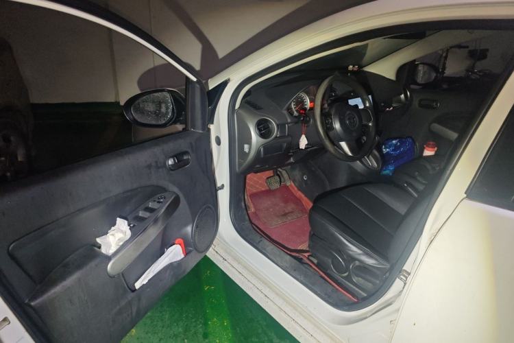 Used Mazda 2 2012 Hatchback Xuan Dong 1.5L Automatic Value Edition Driver Seat