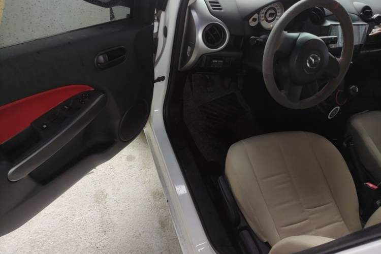 Used Mazda 2 2012 Hatchback Xuan Dong 1.3L Manual Standard Edition Driver Seat