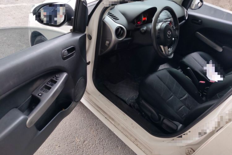 Used Mazda 2 2012 Hatchback Xuan Dong 1.5L Automatic Value Edition Driver Seat