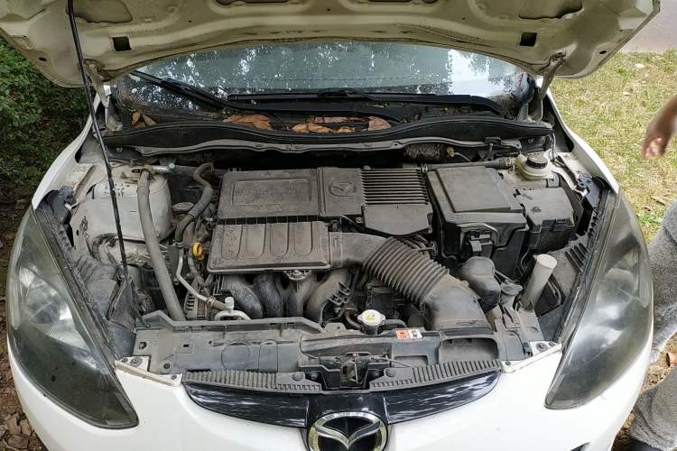 Used Mazda 2 2012 Sedan XuanDong 1.5L Manual Fashion Edition Engine Bay