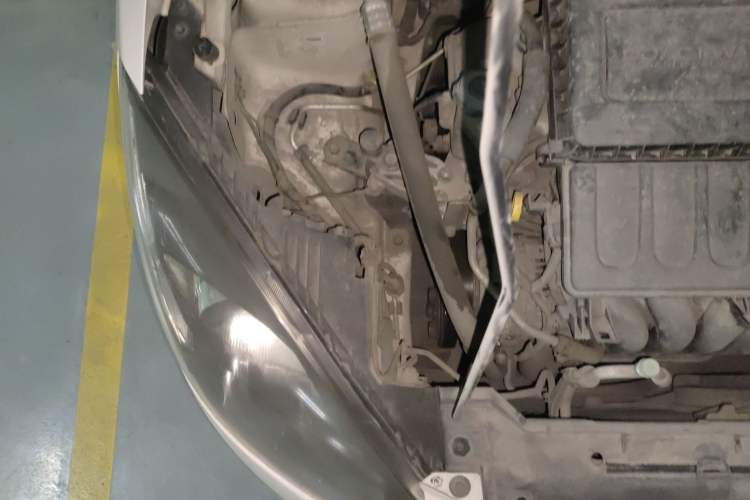 Used Mazda 2 2012 Hatchback Xuan Dong 1.5L Automatic Value Edition Engine Bay Right