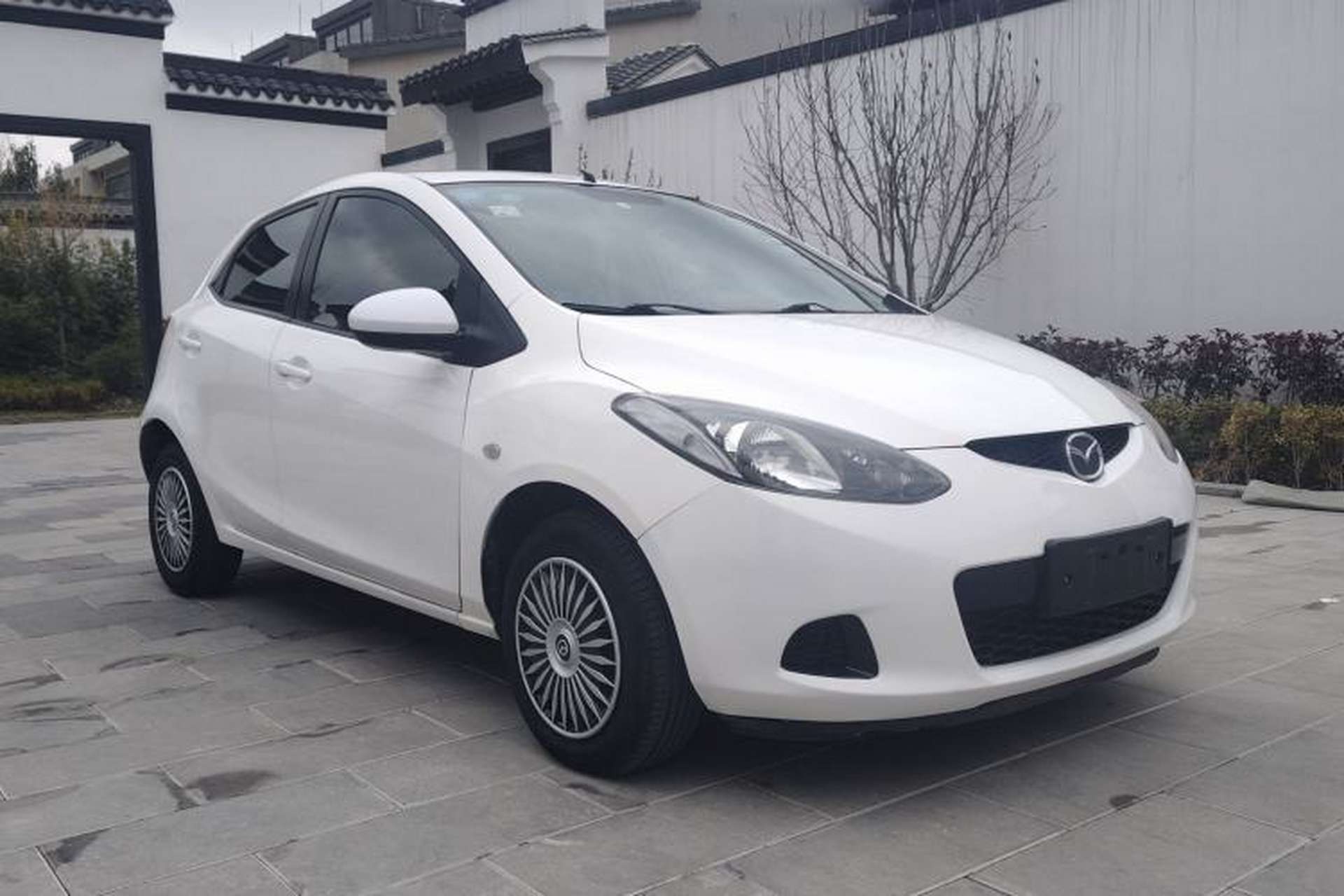 Used Mazda 2 2012 Hatchback Xuan Dong 1.3L Automatic Standard Edition Exterior 1