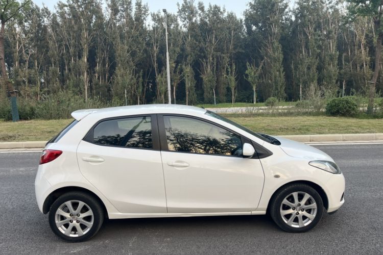 Used Mazda 2 2012 Hatchback Xuan Dong 1.5L Automatic Value Edition Exterior 4