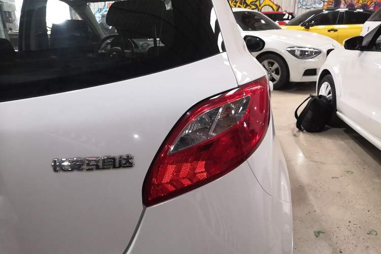 Used Mazda 2 2012 Hatchback Xuan Dong 1.5L Automatic Value Edition Exterior 4