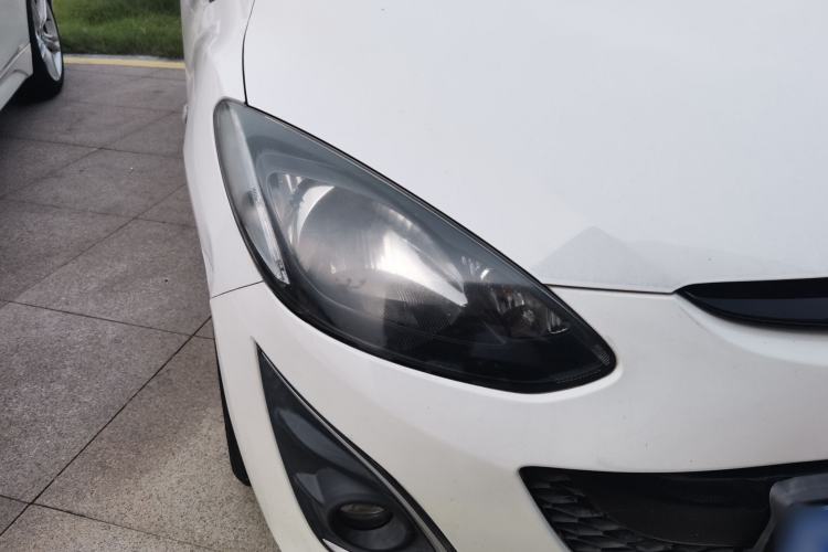 Used Mazda 2 2012 Hatchback Xuan Dong 1.5L Automatic Value Edition Exterior 6