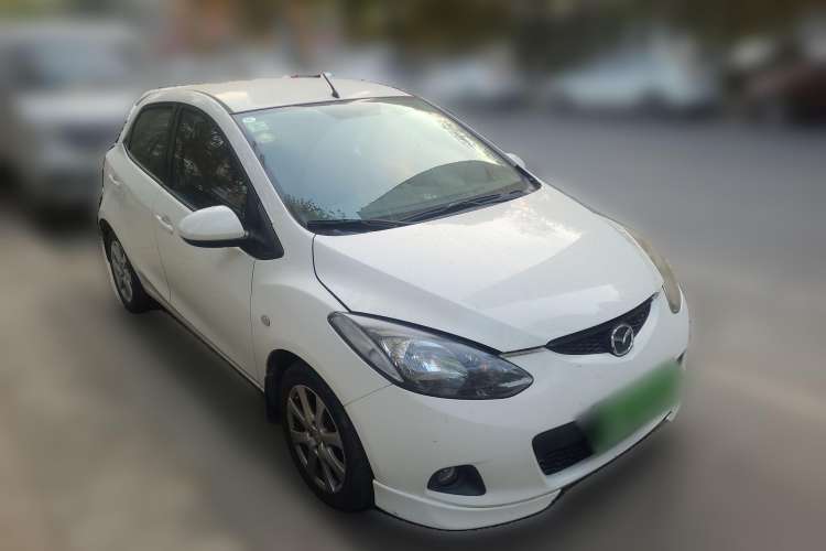 Used Mazda 2 2012 Hatchback Xuan Dong 1.5L Automatic Value Edition Front Right 45 Deg