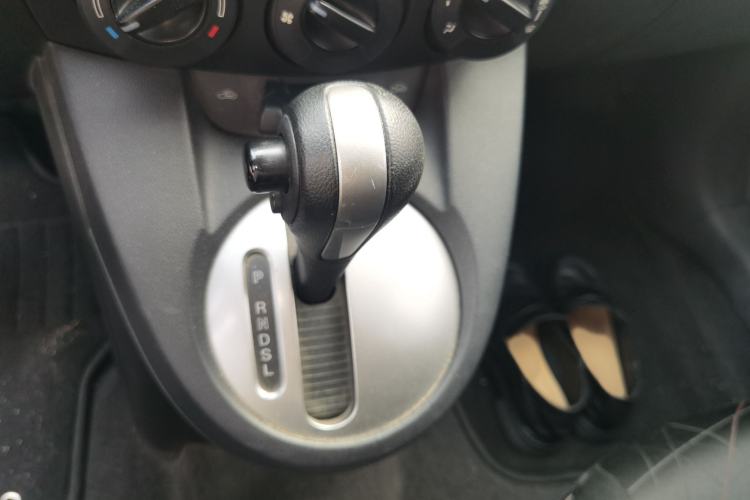 Used Mazda 2 2012 Hatchback Xuan Dong 1.5L Automatic Value Edition Gear Lever