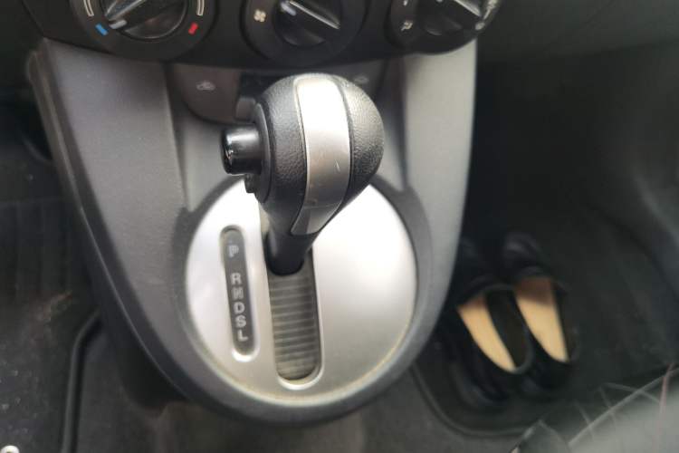 Used Mazda 2 2012 Hatchback Xuan Dong 1.5L Automatic Value Edition Gear Lever