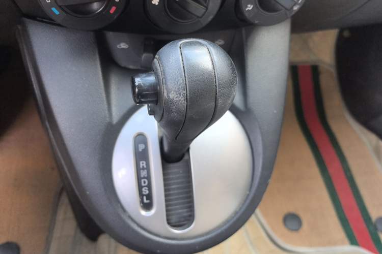 Used Mazda 2 2012 Hatchback Xuan Dong 1.3L Automatic Standard Edition Gear Lever