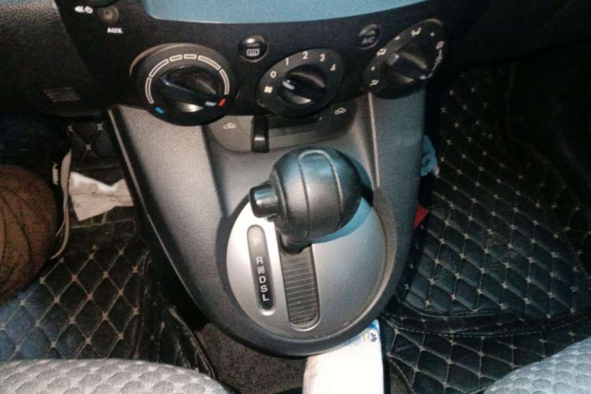 Used Mazda 2 2012 Hatchback Xuan Dong 1.3L Automatic Standard Edition Gear Lever