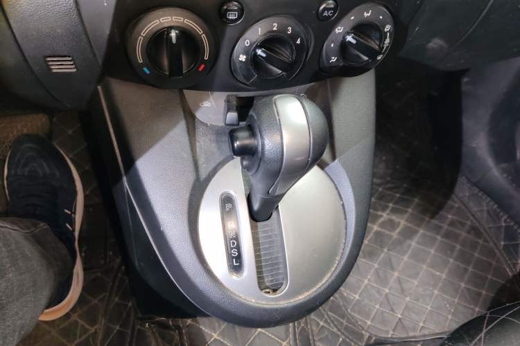 Used Mazda 2 2012 Hatchback Xuan Dong 1.5L Automatic Value Edition Gear Lever