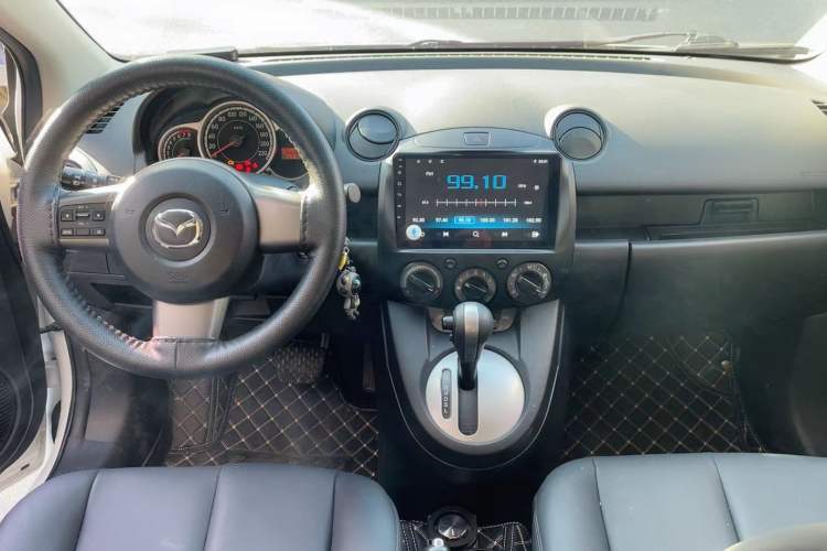Used Mazda 2 2012 Hatchback Xuan Dong 1.5L Automatic Value Edition Interior 1