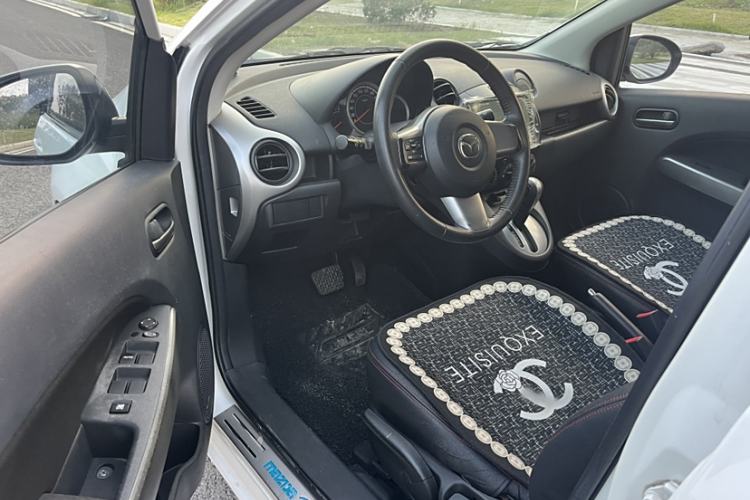 Used Mazda 2 2012 Hatchback Xuan Dong 1.5L Automatic Value Edition Interior 2