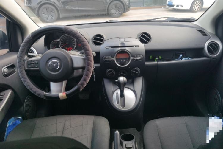 Used Mazda 2 2012 Hatchback Xuan Dong 1.5L Automatic Value Edition Interior 2