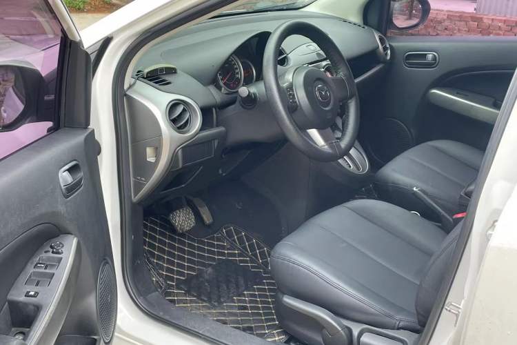 Used Mazda 2 2012 Hatchback Xuan Dong 1.5L Automatic Value Edition Interior 2