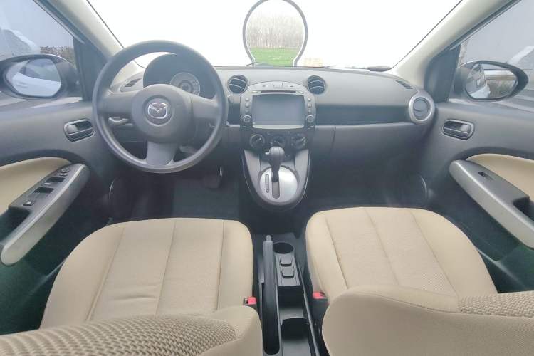 Used Mazda 2 2012 Hatchback Xuan Dong 1.3L Automatic Standard Edition Interior 2