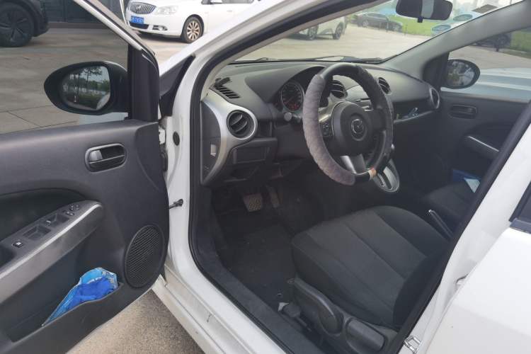 Used Mazda 2 2012 Hatchback Xuan Dong 1.5L Automatic Value Edition Interior 3