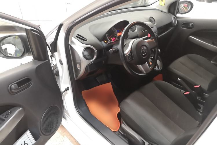 Used Mazda 2 2012 Hatchback Xuan Dong 1.5L Automatic Value Edition Interior 3