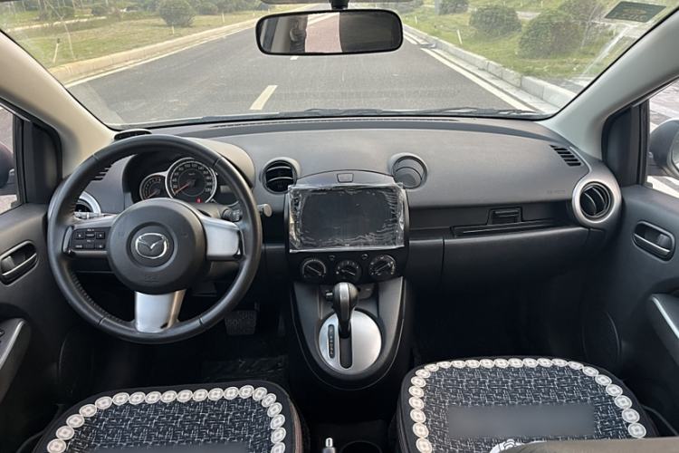 Used Mazda 2 2012 Hatchback Xuan Dong 1.5L Automatic Value Edition Interior 4