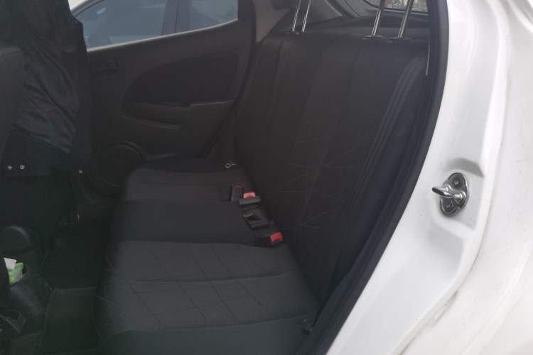 Used Mazda 2 2012 Hatchback Xuan Dong 1.5L Automatic Value Edition Interior 4