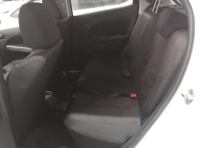 Used Mazda 2 2012 Hatchback Xuan Dong 1.5L Automatic Value Edition Interior 4
