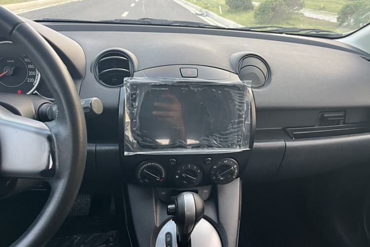 Used Mazda 2 2012 Hatchback Xuan Dong 1.5L Automatic Value Edition Interior 6