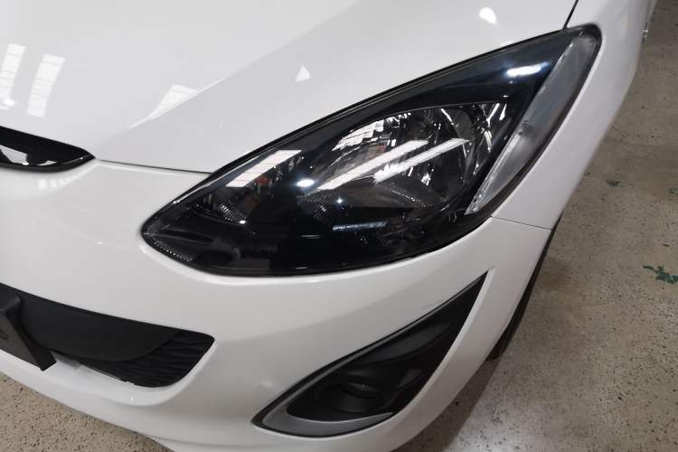 Used Mazda 2 2012 Hatchback Xuan Dong 1.5L Automatic Value Edition Left Front Headlight