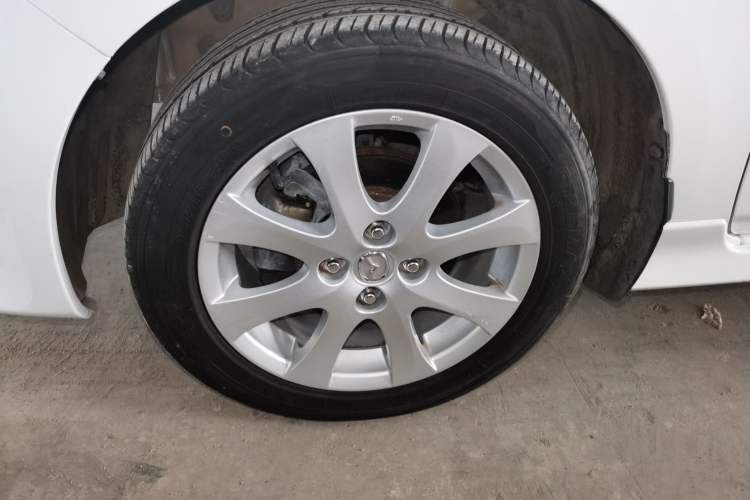 Used Mazda 2 2012 Sedan XuanDong 1.5L Manual Fashion Edition Left Front Wheel Hub
