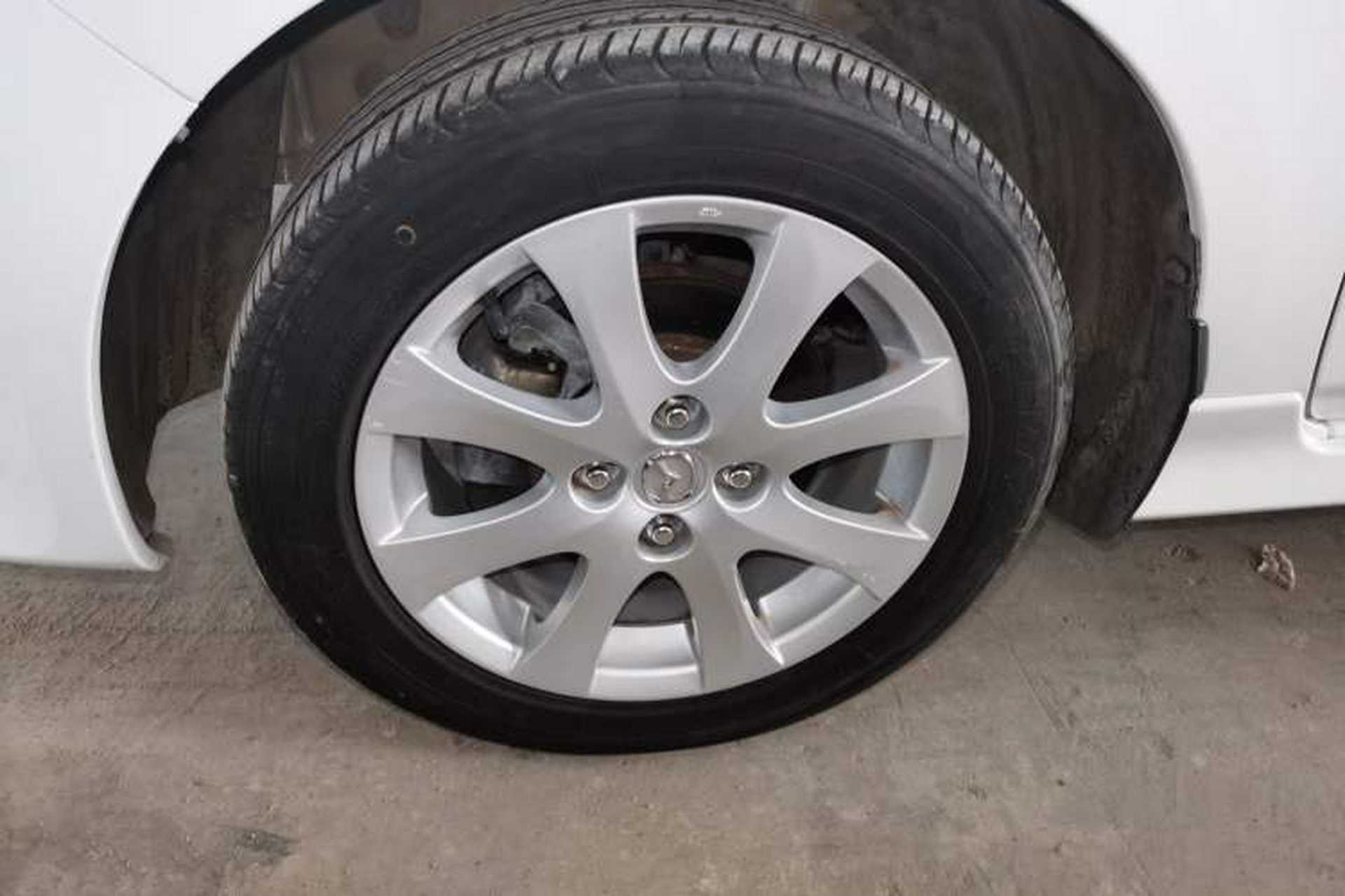 Used Mazda 2 2012 Sedan XuanDong 1.5L Manual Fashion Edition Left Front Wheel Hub