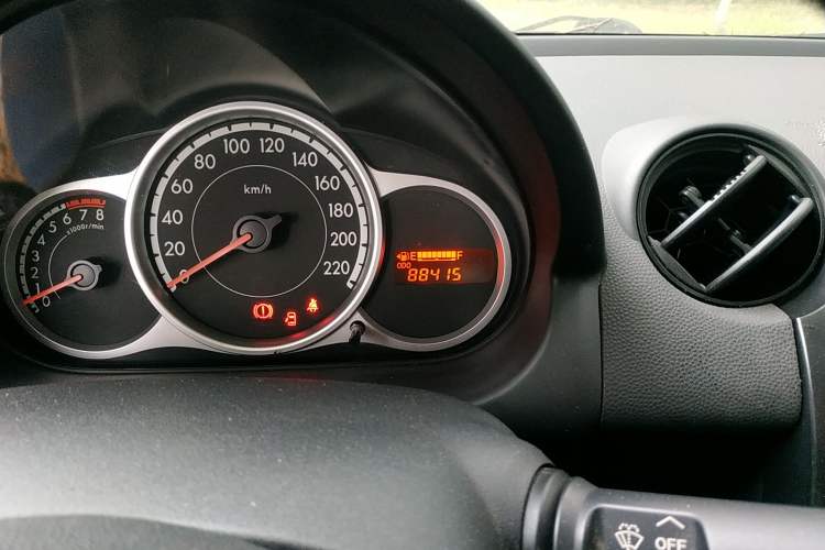 Used Mazda 2 2012 Sedan XuanDong 1.5L Manual Fashion Edition Odometer Close Up