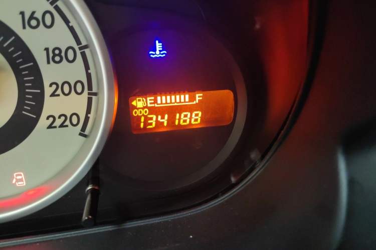 Used Mazda 2 2012 Hatchback Xuan Dong 1.3L Manual Standard Edition Odometer Close Up