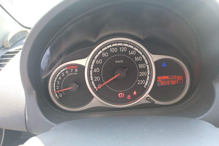 Used Mazda 2 2012 Hatchback Xuan Dong 1.5L Automatic Value Edition Odometer Close Up