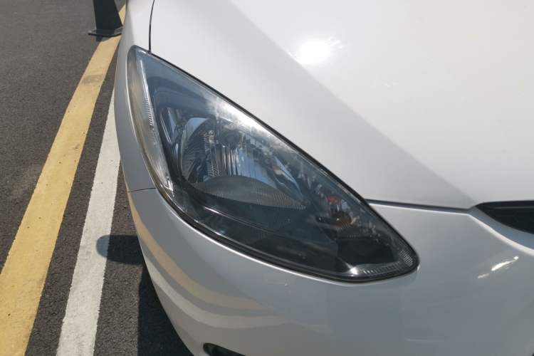 Used Mazda 2 2012 Hatchback Xuan Dong 1.5L Automatic Value Edition Right Front Headlight