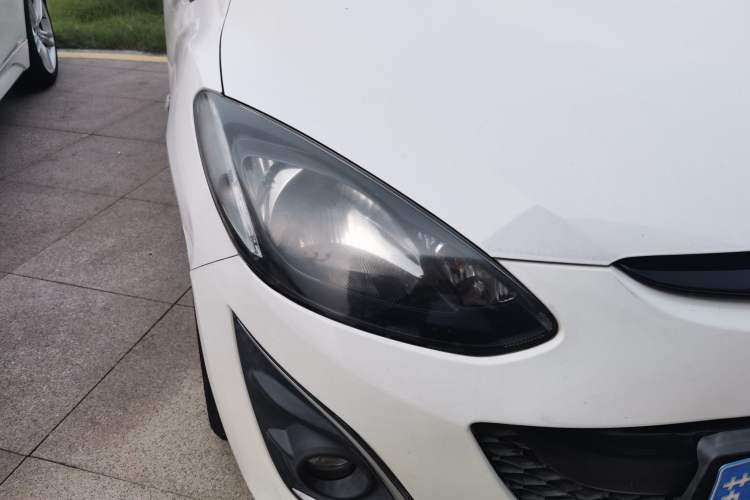 Used Mazda 2 2012 Hatchback Xuan Dong 1.5L Automatic Value Edition Right Front Headlight