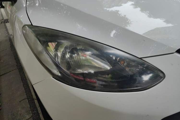 Used Mazda 2 2012 Hatchback Xuan Dong 1.3L Manual Standard Edition Right Front Headlight