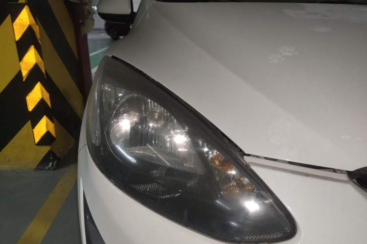 Used Mazda 2 2012 Hatchback Xuan Dong 1.5L Automatic Value Edition Right Front Headlight
