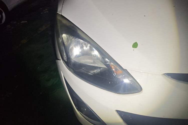 Used Mazda 2 2012 Hatchback Xuan Dong 1.5L Automatic Value Edition Right Front Headlight