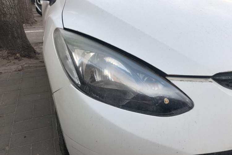 Used Mazda 2 2012 Hatchback Xuan Dong 1.3L Automatic Standard Edition Right Front Headlight