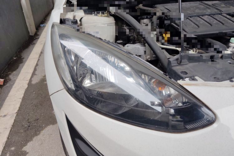 Used Mazda 2 2012 Hatchback Xuan Dong 1.5L Automatic Value Edition Right Front Headlight