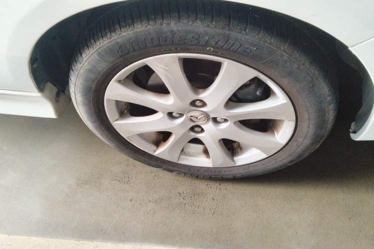 Used Mazda 2 2012 Sedan XuanDong 1.5L Automatic Fashion Edition Right Front Wheel Hub