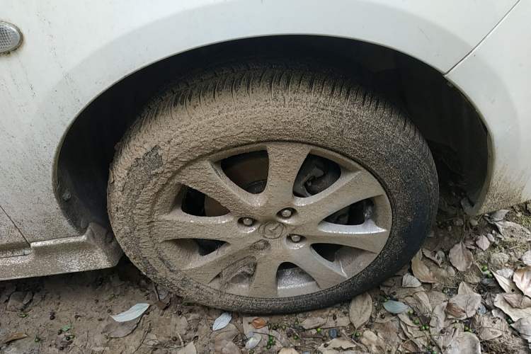 Used Mazda 2 2012 Sedan XuanDong 1.5L Manual Fashion Edition Right Front Wheel Hub