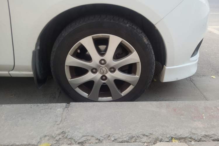 Used Mazda 2 2012 Hatchback Xuan Dong 1.5L Automatic Value Edition Right Front Wheel Hub